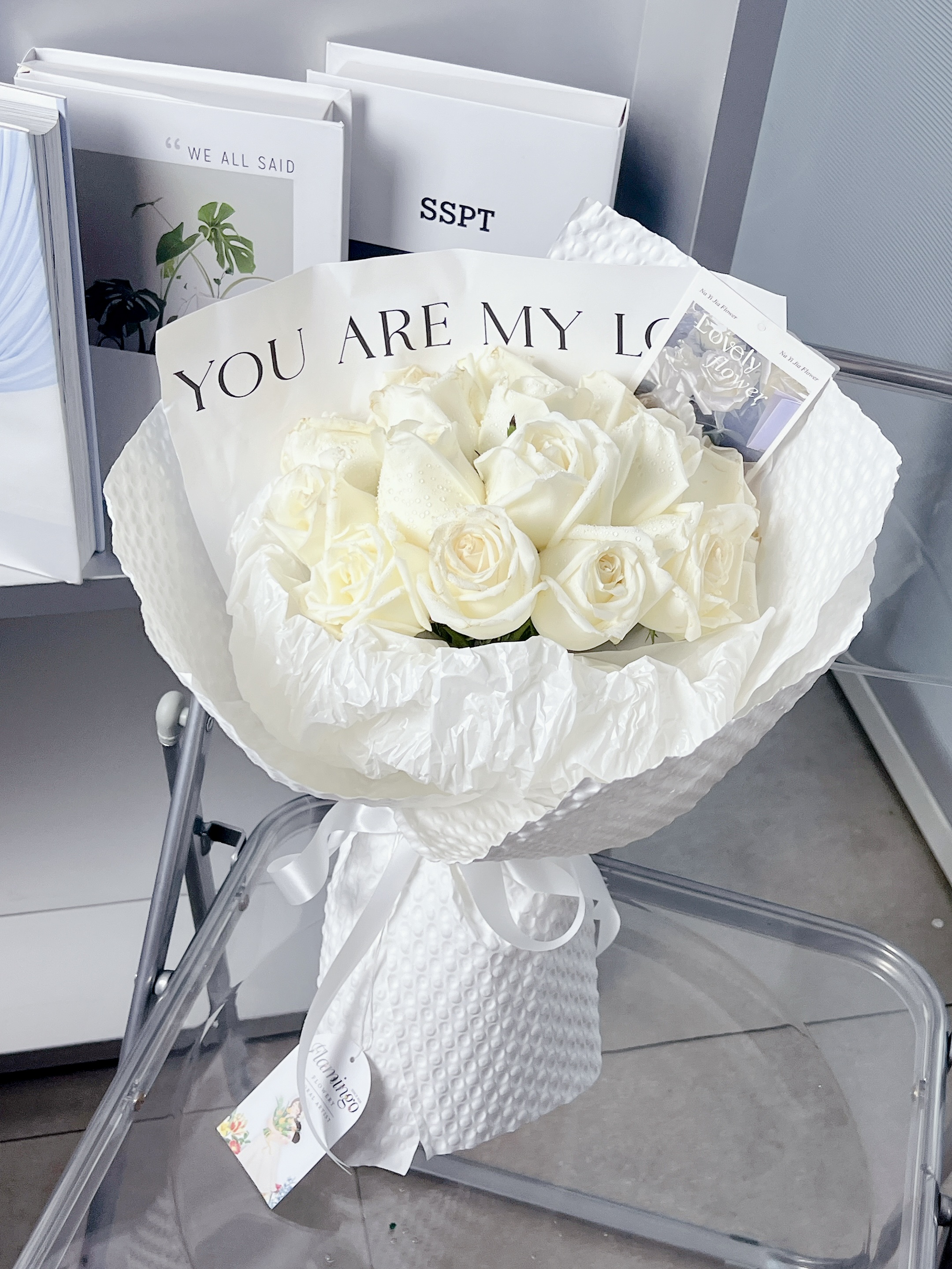 _Beautiful in white_ ( 10 white roses )