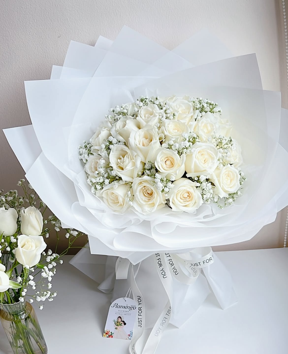 _Beautiful in White_( 10 white roses with gyso ) -- 1200 B